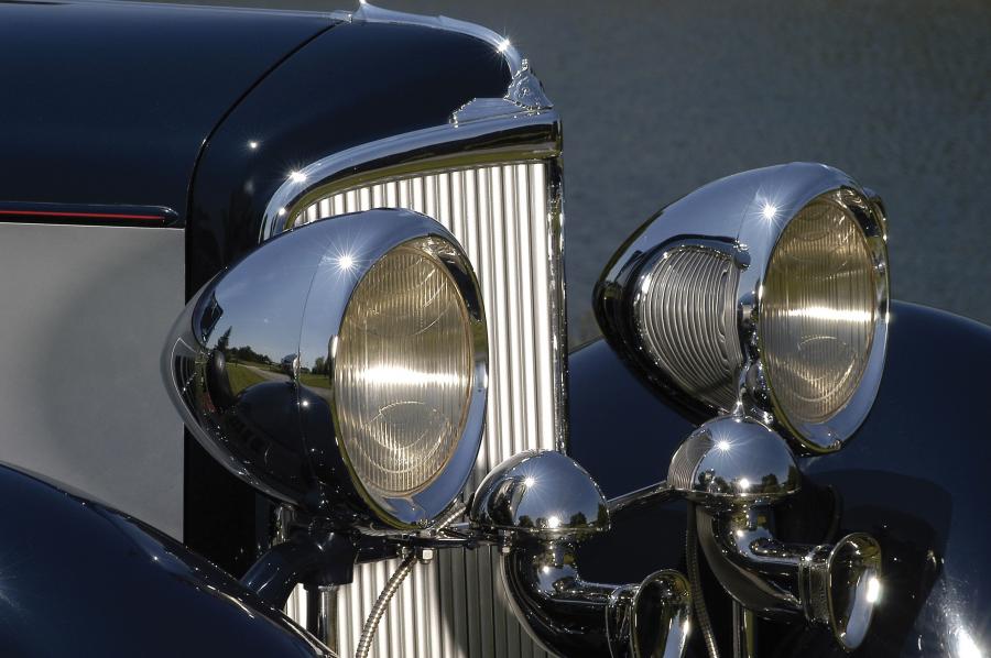 Детали экстерьера REO 8-350 Royale Convertible Coupe 1932 года  (фото 2 из 6)